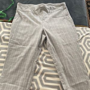 Size 10 crop pants. Made with nylon, rayon, and spandex